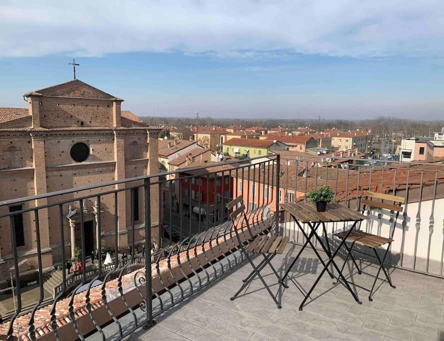 Mansarda Con Vista In Centro A Piacenza Apartment ภายนอก รูปภาพ