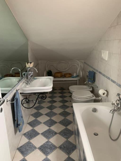 Mansarda Con Vista In Centro A Piacenza Apartment ภายนอก รูปภาพ